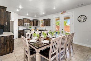 Dining - Ladera 379, Private Spa, Smart TVs, Community Pool (Washington)