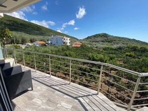 Property grounds - PRINCESS Valdanos - Spacious family apartment, kitchenette, AC, Wi-Fi & terrace (Ulcinj)