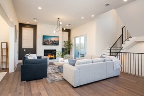 TV connectée, livres, espaces bureaux, imprimantes