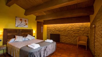 6 bedrooms, iron/ironing board, free WiFi, bed sheets