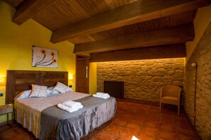 6 bedrooms, iron/ironing board, free WiFi, bed sheets