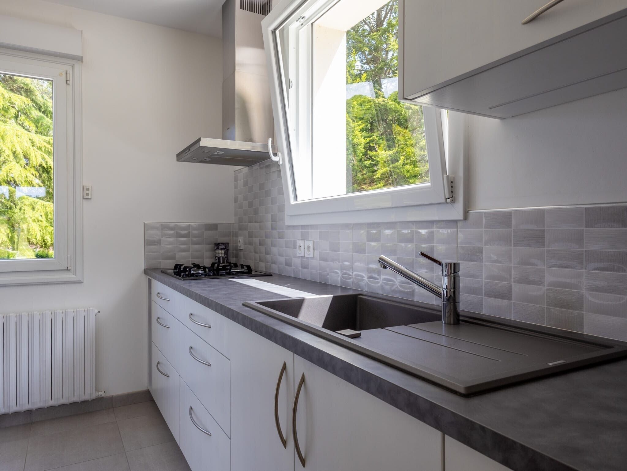 Kylskåp, mikrovågsugn, ugn och spishäll