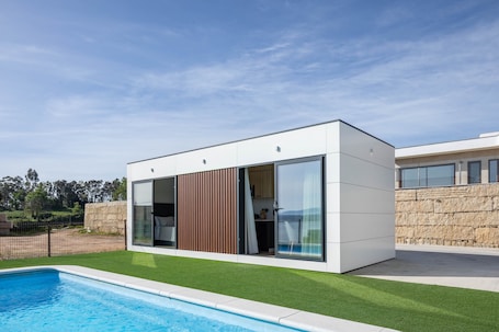 Pool. Apartment 'Bungalow 1' with Sea View, Wi-Fi and Air Conditioning