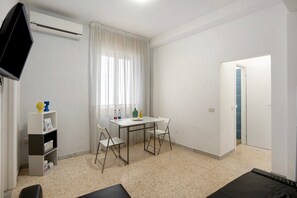 Interior - Guest House 'Love Stabia' with Private Terrace, Wi-Fi and Air Conditioning (Castellammare di Stabia)