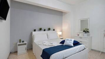 1 slaapkamer, een strijkplank/strijkijzer, gratis wifi, beddengoed