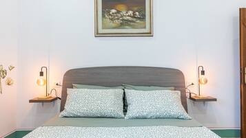 1 habitación, tabla de planchar con plancha, wifi gratis y ropa de cama