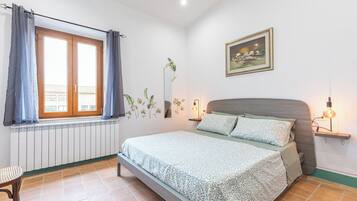 1 slaapkamer, een strijkplank/strijkijzer, gratis wifi, beddengoed