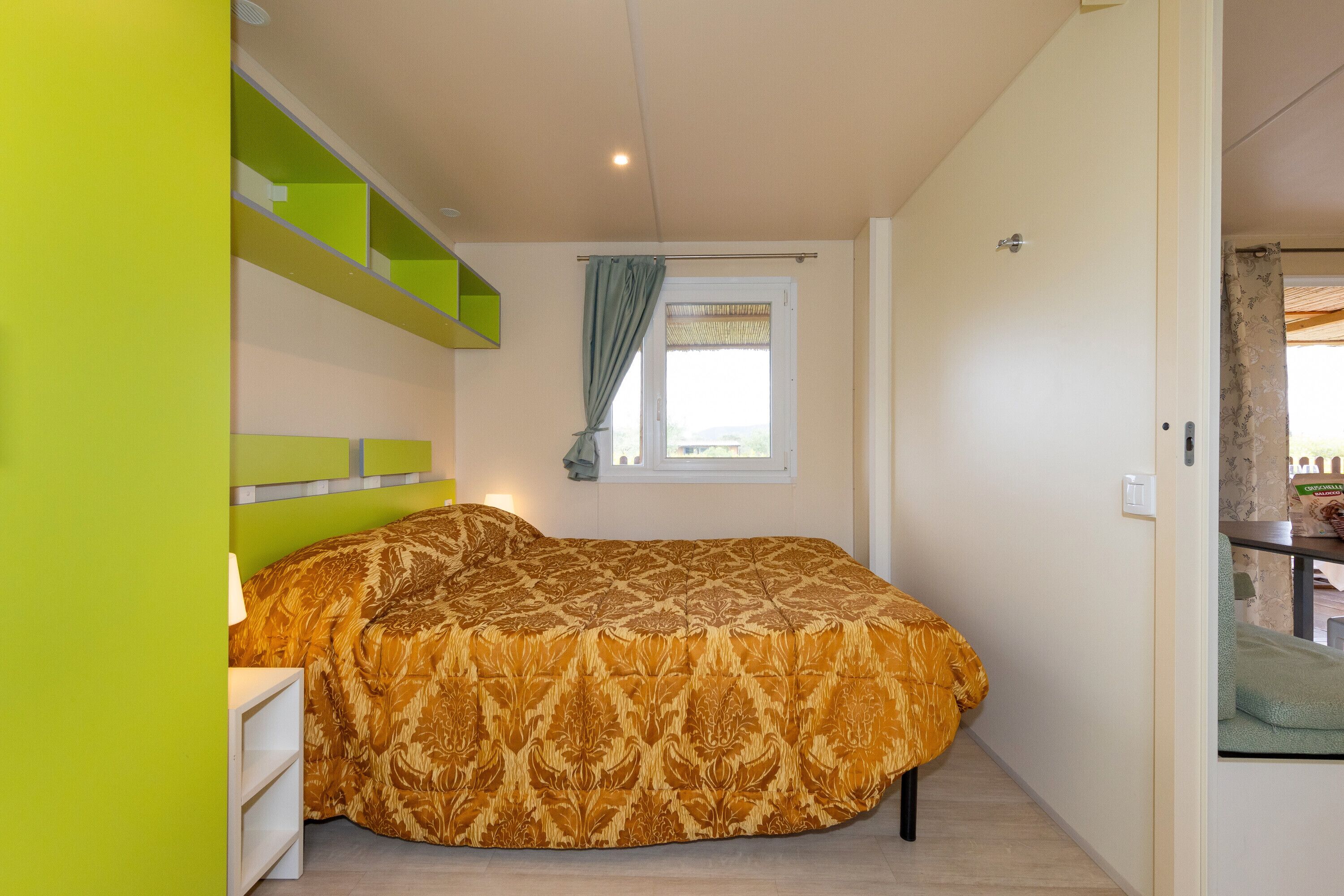 2 bedrooms, bed sheets