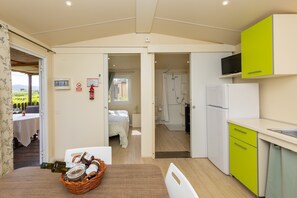 2 bedrooms, bed sheets - Bungalow 'Sole2' with Shared Pool, Private Terrace and Air Conditioning (Bibbona)