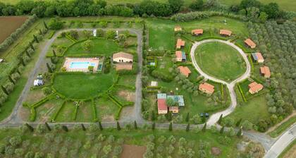Bungalow 'Stella 1' mit Gemeinschaftspool, privater Terrasse und Klimaanlage