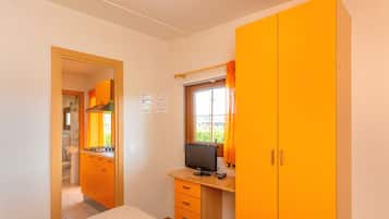 2 bedrooms, bed sheets
