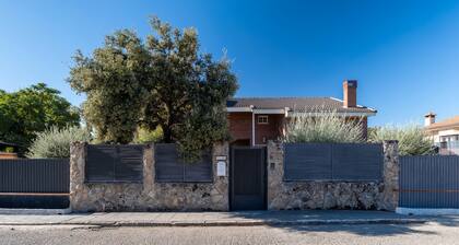 Holiday Home 'Villa Pilara - Brunete' with Private Pool, Wi-Fi and Air Conditioning