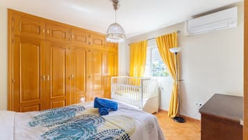 10 bedrooms, iron/ironing board, free WiFi, bed sheets