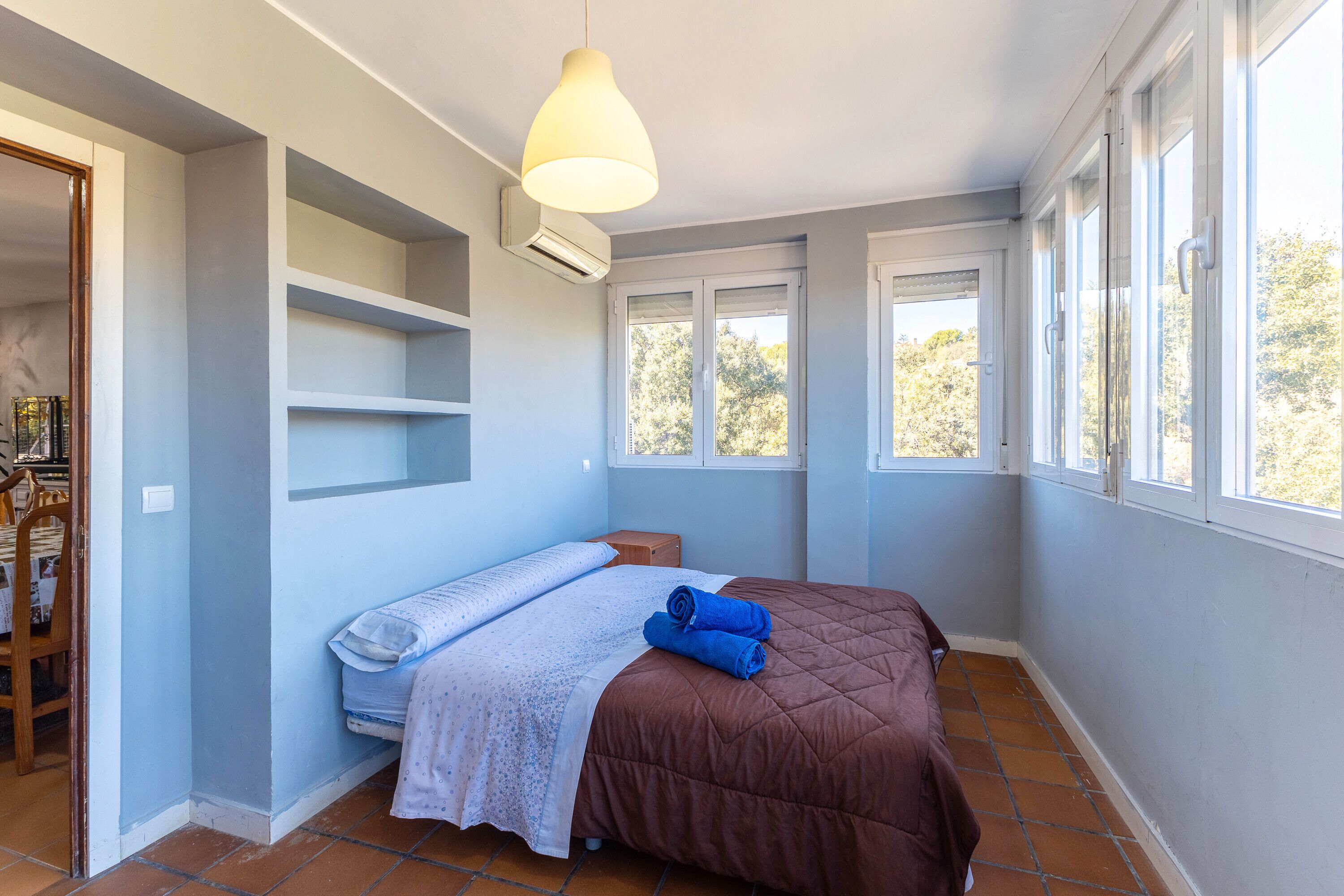 9 dormitorios, tabla de planchar con plancha, wifi gratis y ropa de cama