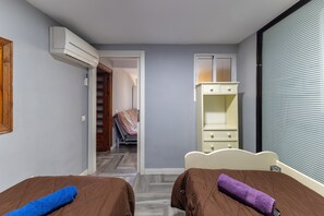 9 habitaciones, tabla de planchar con plancha y wifi gratis 
