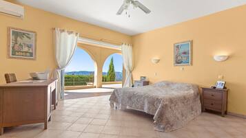 5 bedrooms, iron/ironing board, free WiFi, bed sheets