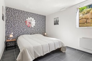 5 chambres, fer et planche à repasser, Wi-Fi gratuit, draps fournis