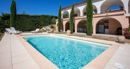 Villa 'Cabri 5 Chambres Piscine' with Sea View, Wi-Fi and Air Conditioning