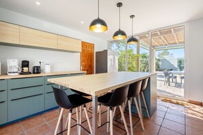 Fridge, microwave, dishwasher, coffee/tea maker
