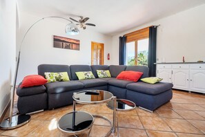 TV, fireplace - Holiday Home 'Villa Tivissa Avec Piscine' with Sea View, Wi-Fi and Air Conditioning (Les Tres Cales)