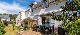 Serene Getaway Steps from the Carnac Alignments – Vacation Home