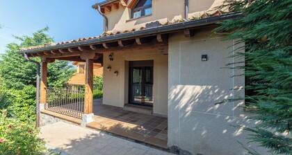 Villa 'Arboleda' mit Bergblick, privatem Pool und Wi-Fi