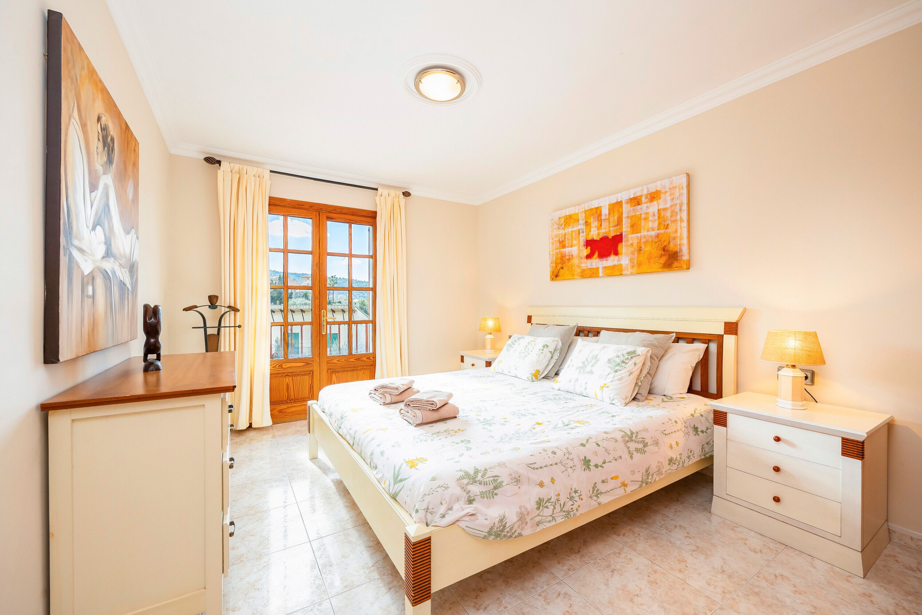 3 slaapkamers, een strijkplank/strijkijzer, gratis wifi, beddengoed