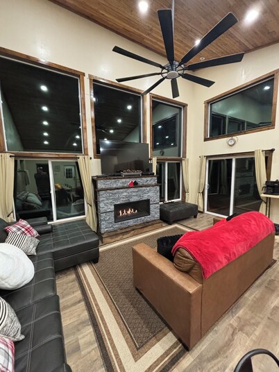 Coeur de Lava, “Heart of Lava”; 3 bed 3bath house, great space in&out on 3acres.