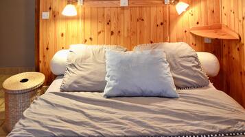 2 bedrooms, bed sheets