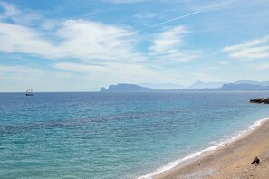 Una playa cerca