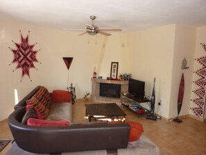 Télévision, cheminée