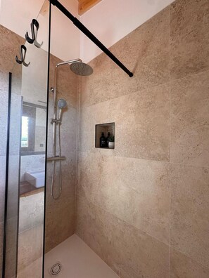 Shower, hair dryer, towels