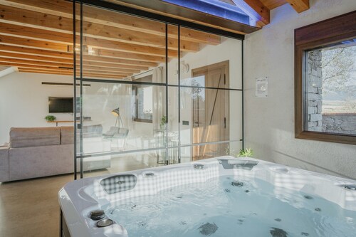 Apartment 'Acebos' with Mountain View, Wi-Fi and Air Conditioning