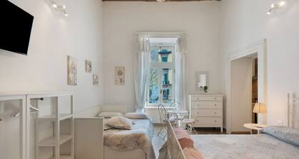 Apartment 'Romantico Vicino Al Duomo' with Wi-Fi and Air Conditioning