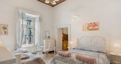 Appartement 'Romantico Monolocale In Pieno Centro' avec balcon, Wi-Fi et climatisation
