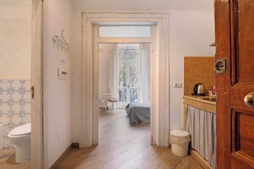 Apartment 'Romantico Monolocale In Pieno Centro' with Balcony, Wi-Fi and Air Conditioning