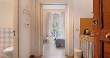 Apartment 'Romantico Monolocale In Pieno Centro' with Balcony, Wi-Fi and Air Conditioning