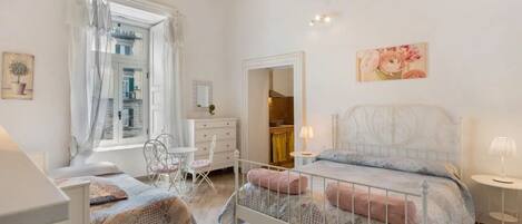 1 chambre, fer et planche à repasser, Wi-Fi gratuit, draps fournis