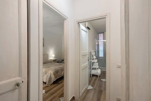 1 habitación, tabla de planchar con plancha, wifi gratis y ropa de cama 