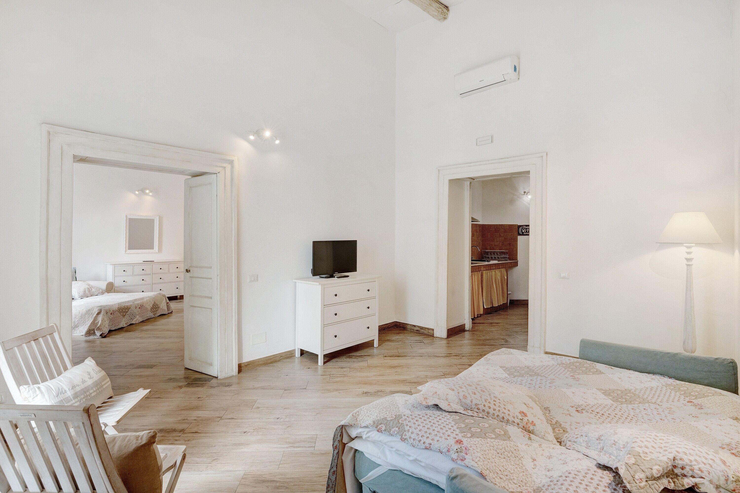 1 chambre, fer et planche à repasser, accès au Wi-Fi (inclus)