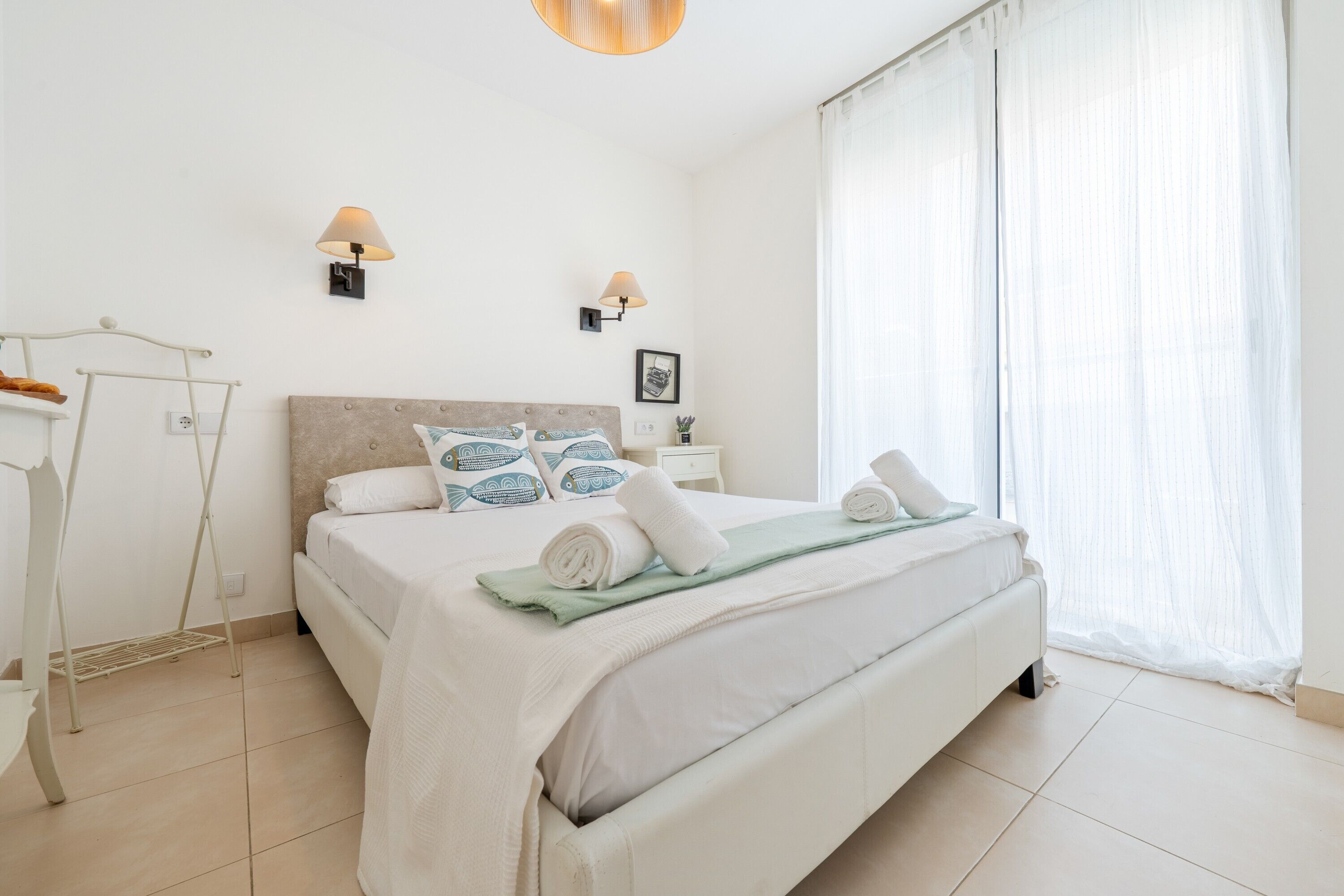 1 habitación, tabla de planchar con plancha, wifi gratis y ropa de cama 