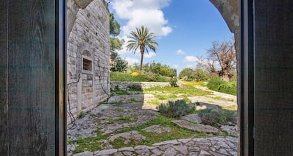 Apartment 'Iazzo' with Shared Terrace, Private Garden and Wi-Fi