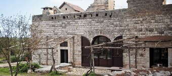 Apartment 'Iazzo' with Shared Terrace, Private Garden and Wi-Fi