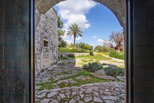 Apartment 'L'ulivo' with Shared Terrace, Private Garden and Wi-Fi
