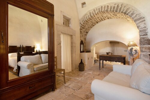 Apartment 'L'ulivo' with Shared Terrace, Private Garden and Wi-Fi