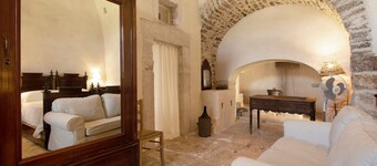 Apartment 'L'ulivo' with Shared Terrace, Private Garden and Wi-Fi