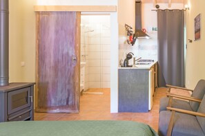 1 bedroom, free WiFi, bed sheets