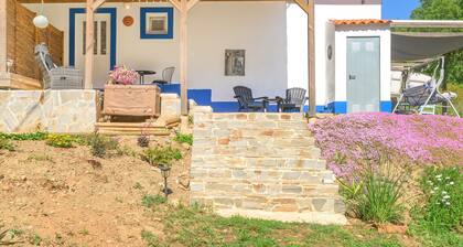 Ferienwohnung 'Sunny' mit Bergblick, Gemeinschaftspool und Wi-Fi