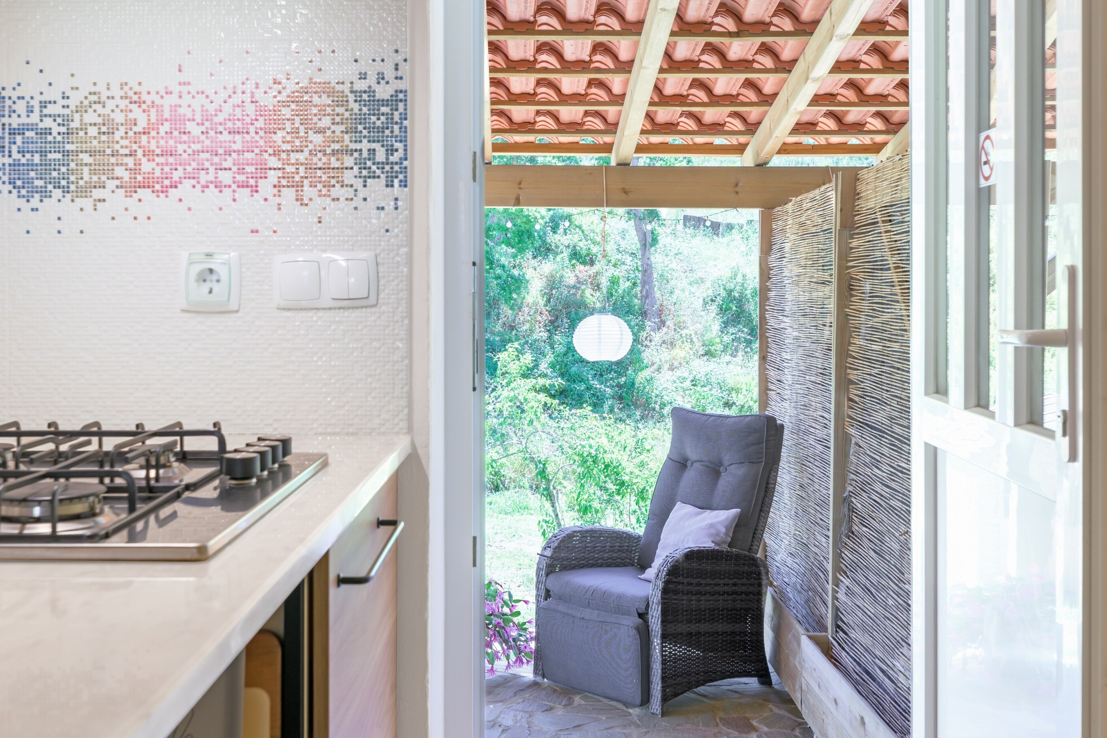 Frigorífic, placa de cuina i cafetera i tetera 