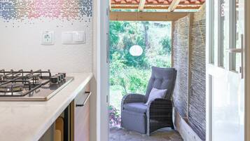 Frigorífic, placa de cuina i cafetera i tetera